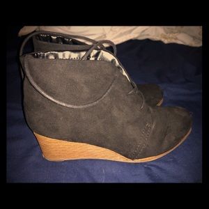 Dr. Scholl’s Memory Foam Wedges.